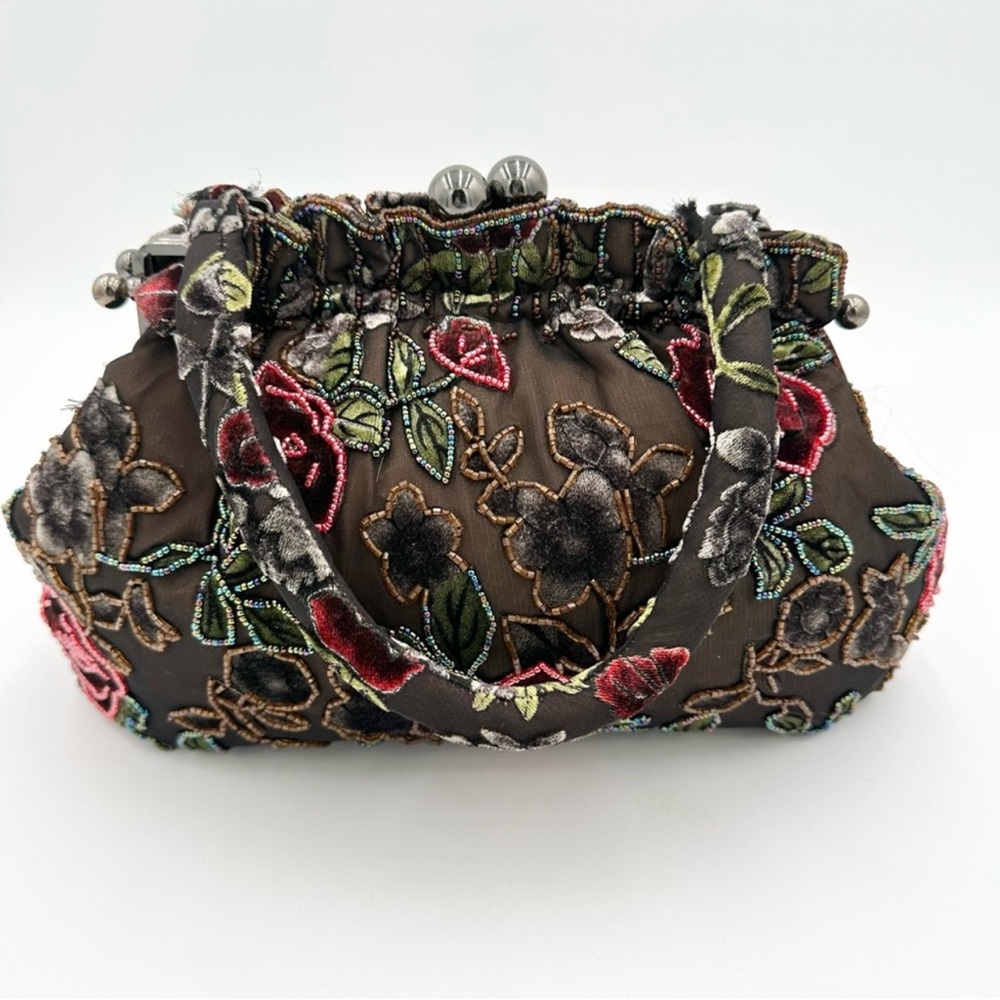 Vintage Embroidered Floral Women's Kiss Lock Bag